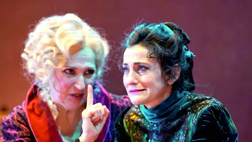 Le due protagoniste dello spettacolo di scena al Giovanni da Udine, Maria Paiato e Mariangela Granelli Foto di Serena Pea
