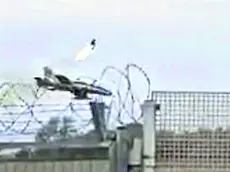 Il momento in cui il maggiore Oscar Del Dò si lancia mentre il suo aereo sta precipitando al suolo