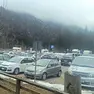 Il parcheggio in Val Saisera con auto, camper e caravan. La sosta sarà consentita fino alle 20