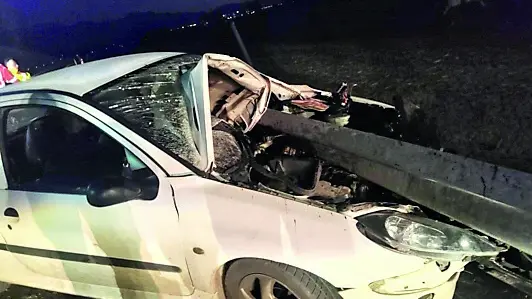 La Peugeot sulla quale viaggiava il 23enne rimasto ferito nello schianto sulla bretella Sacile Est