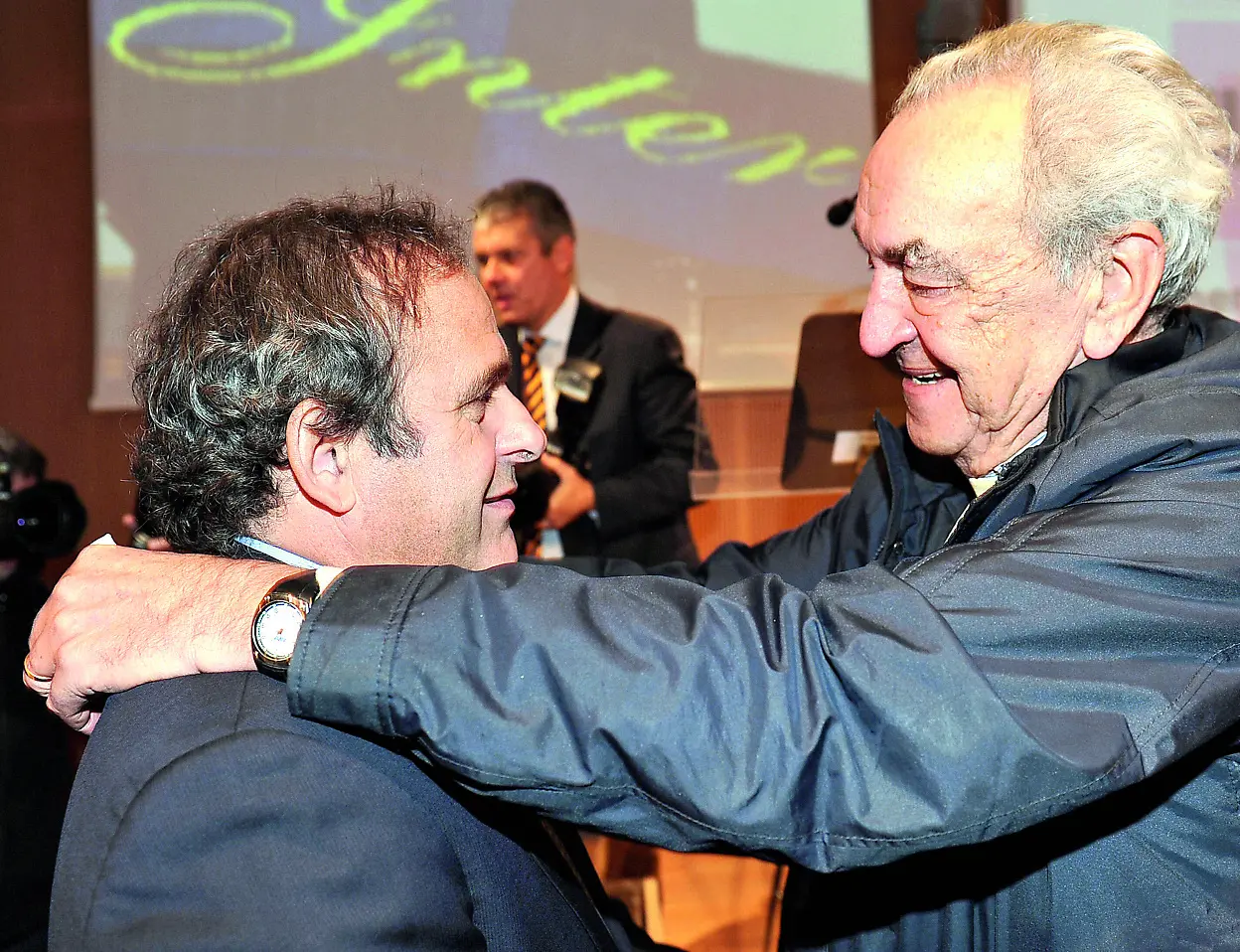 Pizzul con Michel Platini nel 2011, a Milano