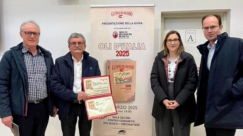 da sinistra, il consigliere CDA del Consorzio Renato Geatti, il presidente del Consorzio Bruno Della Vedova, la vice-presidente del Consorzio Michela Peghin e il Direttore centrale della Direzione risorse agroalimentari, forestali e ittiche Maurizio Urizio