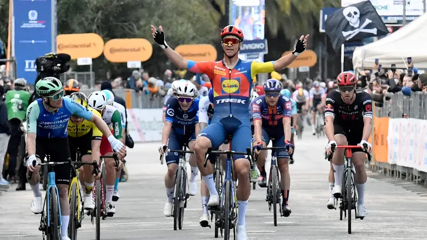 Il trionfo di Milan in volata a San Benedetto del Tronto. Foto Petrussi/Bettini