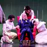 Una scena della commedia con Enzo Decaro foto sollima
