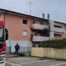 L'incendio sul balcone di un palazzo nel quartiere di Beivars, a Udine