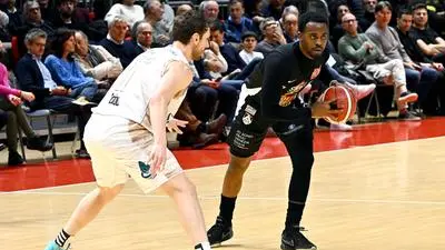 Hickey durante il match contro Cantù. Foto Petrussi