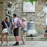 Turisti al Castello di San Giusto a Trieste. Foto Silvano