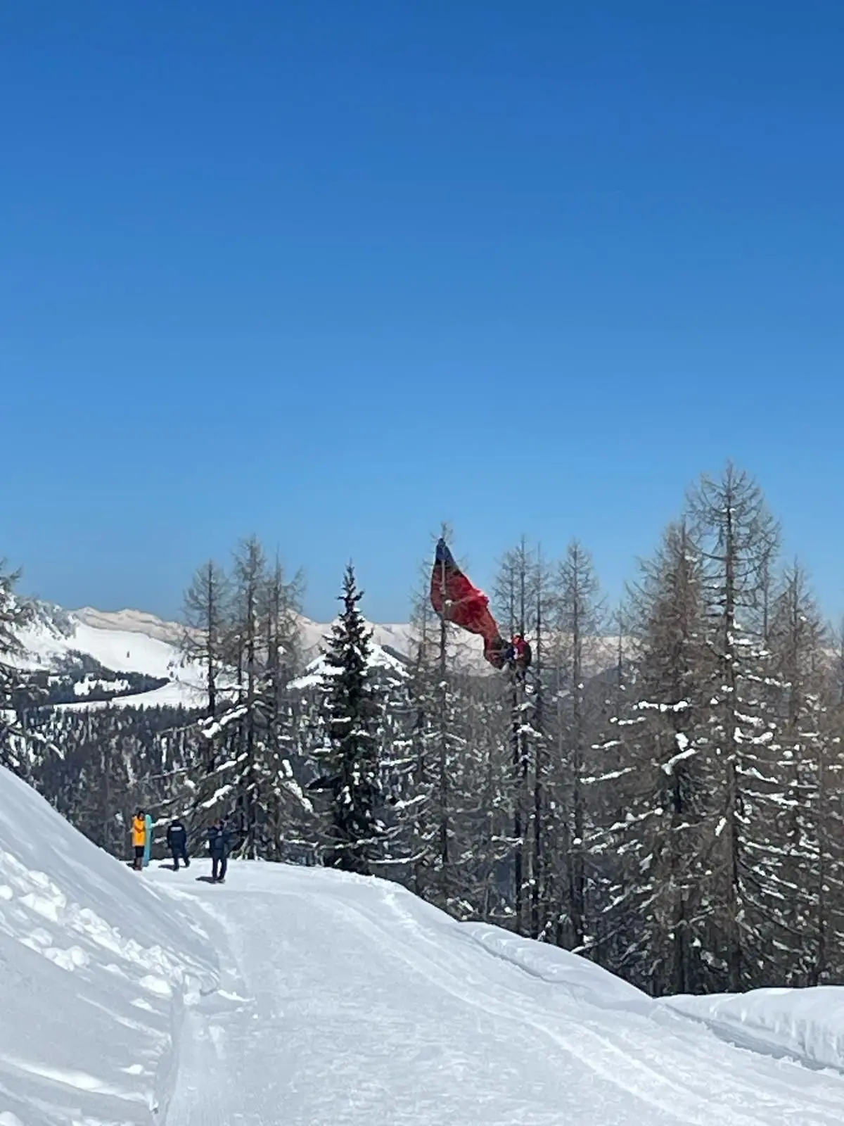 I soccorsi al parapendista