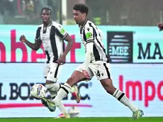 Atta, qui sopra in azione a Marassi contro il Genoa, dovrebbe agire da trequartista alle spalle di Lucca.