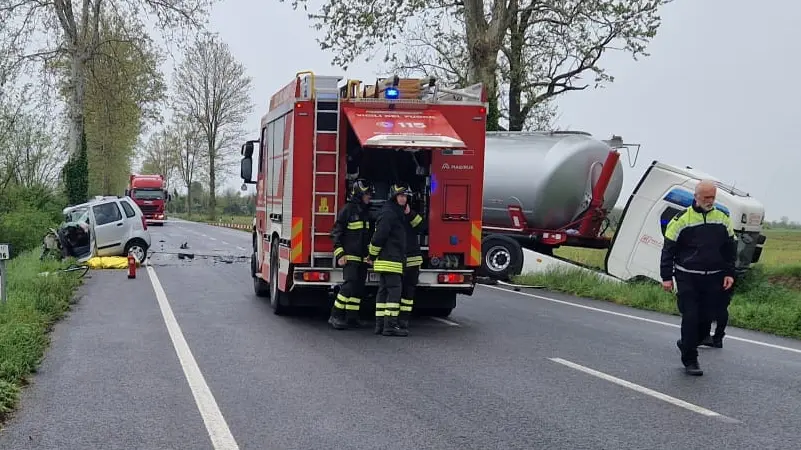 I soccorsi sul luogo dell'incidente a Basiliano