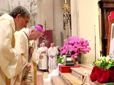 Un momento della celebrazione nel duomo di Pordenone