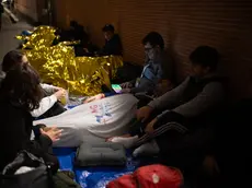 Un momento della notte dei ragazzi veneti in attesa del funerale di Papa Francesco (foto Edoardo Fioretto)