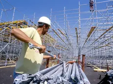 Un lavoratore nel settore edile