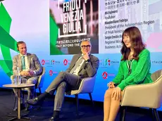 Il governatore Massimiliano Fedriga, l'assessore regionale alle Attività produttive e al Turismo Sergio Emidio Bini e Mii Fujiwara