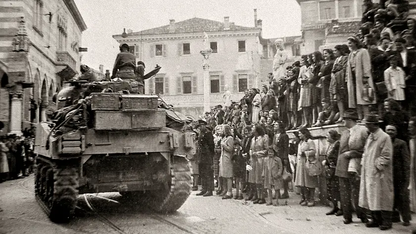 Udine, 1° maggio 1945: qui siamo in piazza Libertà