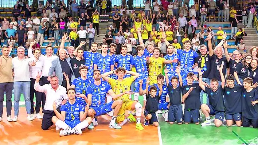 La Tinet Prata ha centrato la finalissima di Coppa Italia di serie A2 battendo in casa Aversa, una formazione che ha dato molto filo da torcere ai gialloblù
