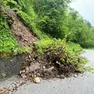 La frana è sulla strada che conduce alla Frazione di Lovea (Arta Terme)