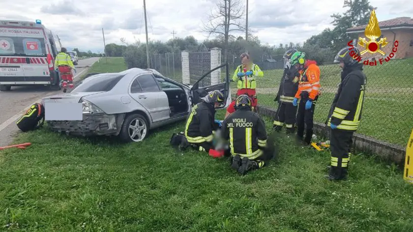 I soccorsi sul luogo dell'incidente a Bertiolo