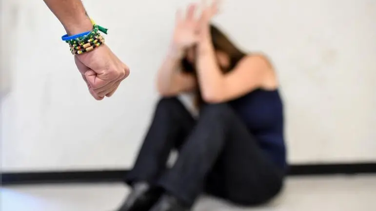 La donna, disabile, ha subito continue violenze psicologiche e fisiche dal 32enne