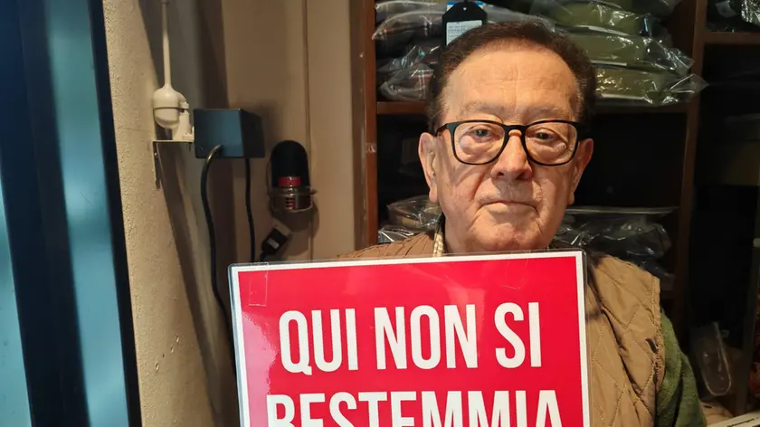 Francesco Cerchier, nel suo negozio ha installato una sirena anti-bestemmia