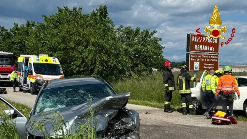 Sul posto sono intervenuti i vigili del fuoco