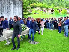 in tanti hanno voluto dare l'ultimo saluto a Paolo Straulino (foto Petrussi)