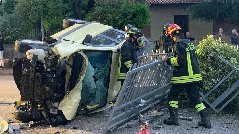 L'auto incidentata a Brugnera. Foto Luca Ambrosio/Petrussi