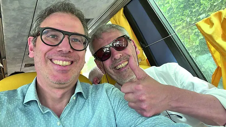 Massimiliano e Lucio Zamò in una foto inviata alla famiglia durante la loro evacuazione da Tripoli