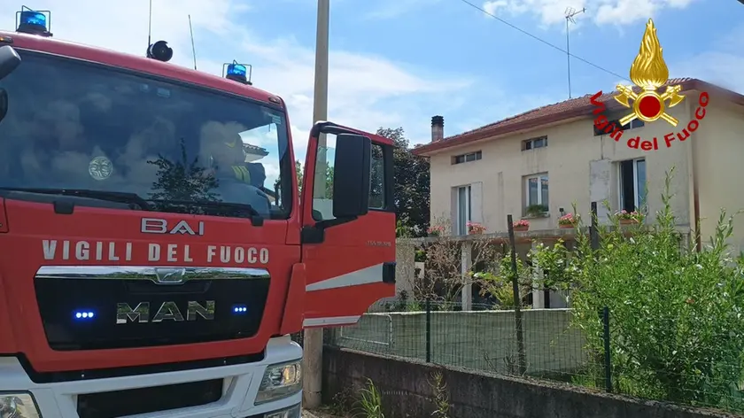 L'intervento dei vigili del fuoco in via San Gregorio