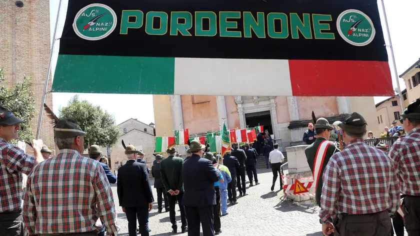 Duemila penne nere hanno partecipato al centenario della sezione Ana di Pordenone