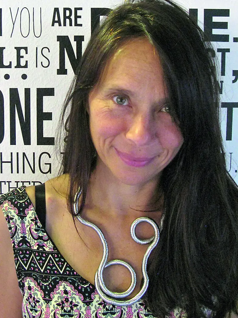La scrittrice friulana Chiara Carminati, tra i tre autori del libro di poesie in tre lingue recentemente pubblicato