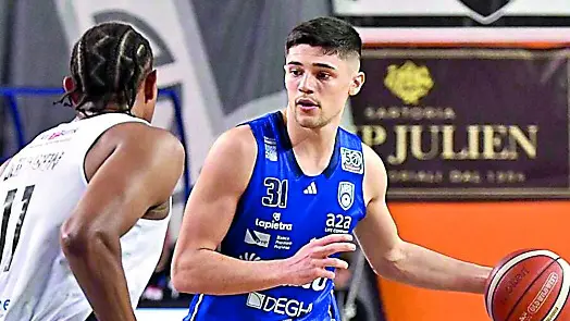 Andrea Calzavara conto Xavier Johnsoin in Apu-Brindisi