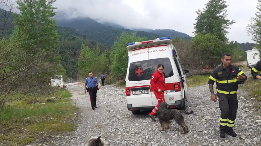 Carabinieri, vigili del fuoco e personale medico a Villa Santina