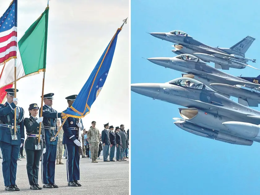 Una recente cerimonia nella Base Usa, a d destra tre F-16 di stanza ad Aviano