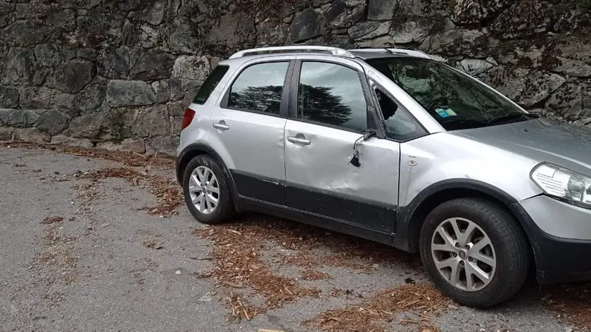 L'auto incidentata dopo il ribaltamento