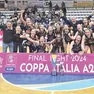 Coach Massimo Riga, a destra mentre festeggia con la Delser la Coppa Italia 2023-2024