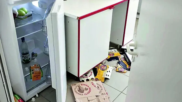 I danni causati dai ladri che, nella notte tra domenica e lunedì, si sono introdotti all’interno del chiosco