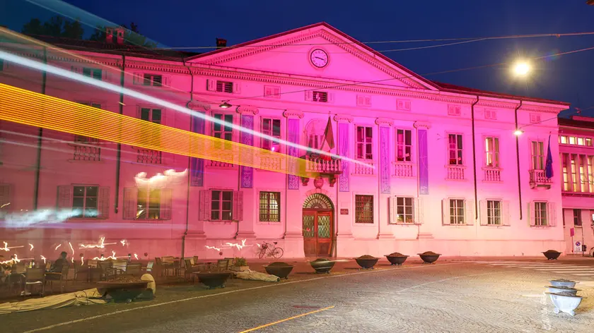 Il municipio di Gorizia si tinge di rosa per il Giro d'Italia (Tibaldi)