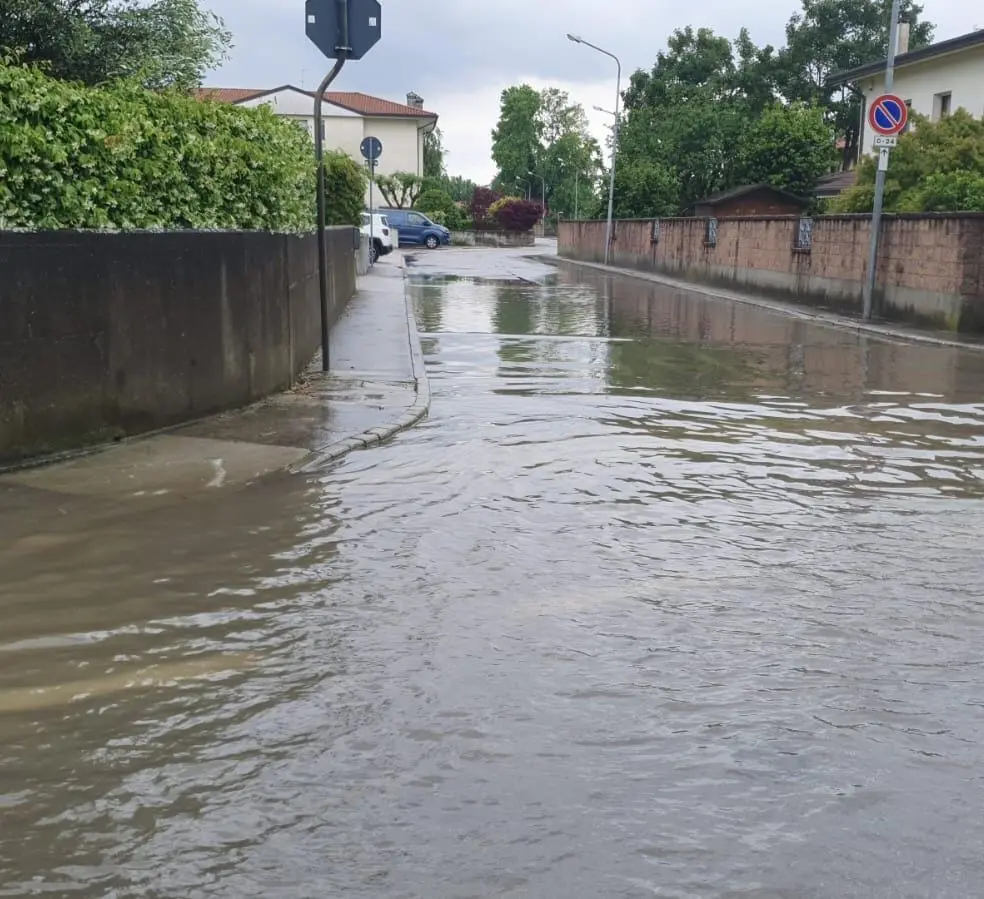 Criticittà registrate in diverse aree del territorio. Problemi in vari comuni. Tra Persereano e Percoto, il canale Ledra-Tagliamento ha scaricato a valle l’onda di piena