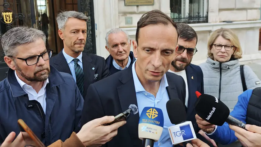 Il presidente Fedriga parla alla stampa a vertice concluso. Foto Lasorte