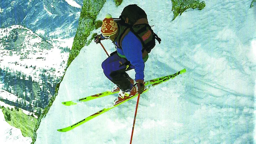 In alto, Luciano De Crignis sul Monte Canin nel 1966