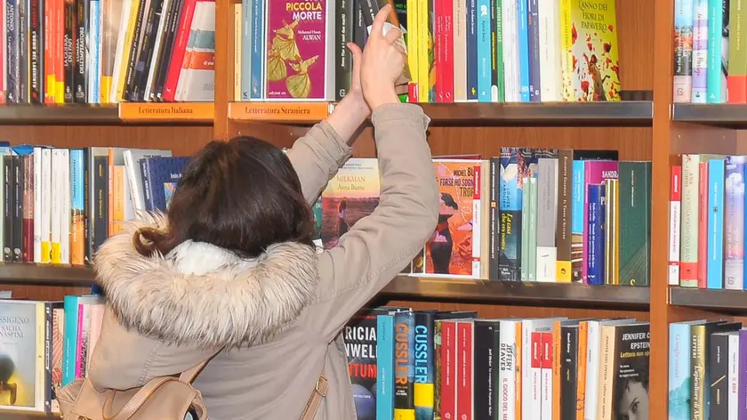 Le librerie stanno cercando di reagire con iniziative mirate a raggiungere il pubblico di lettori (FOTO PETRUSSI)