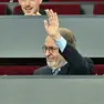 Giampaolo Pozzo saluta i tifosi allo stadio (Foto Petrussi)
