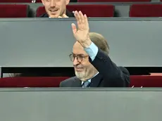 Giampaolo Pozzo saluta i tifosi allo stadio (Foto Petrussi)