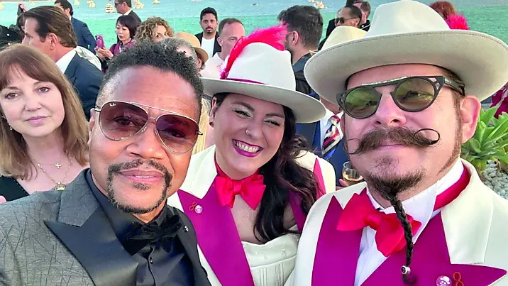 Cuba Gooding jr con l’attore di origine friulana Jean Pierre Xausa e la compagna Azzurra