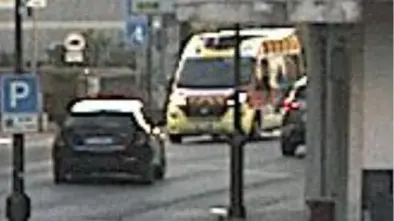 L'auto in azione in alcuni frame dei video delle telecamere di sorveglianza