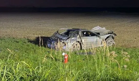 L'auto finita fuori strada a Flambruzzo
