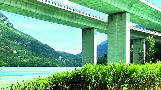 Il lago di Cavazzo visto dalla frazione di Somplago
