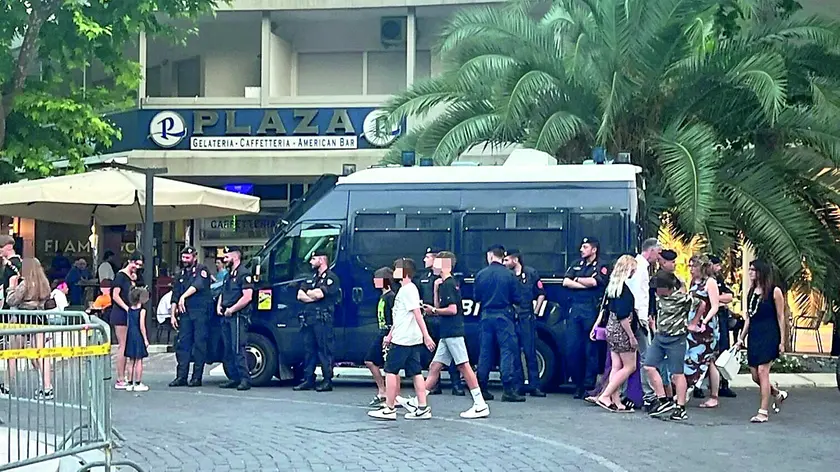 Dispiegamento massiccio di forze dell’ordine a Lignano