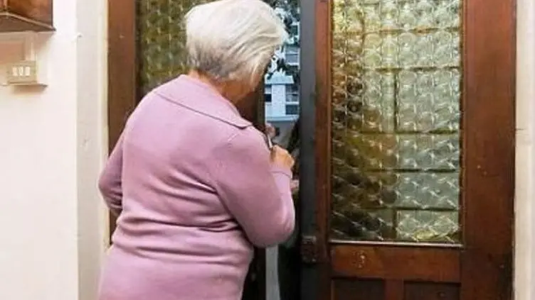 L'anziana è stata vittima della truffa del finto incidente (foto d'archivio)